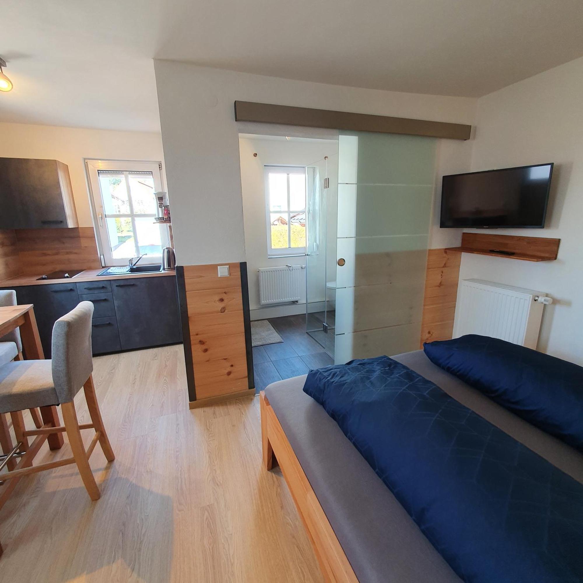Alte Backstube - Ferienwohnung Huettenstube Und Ferienzimmer Auszeit Erkenbrechtsweiler エクステリア 写真