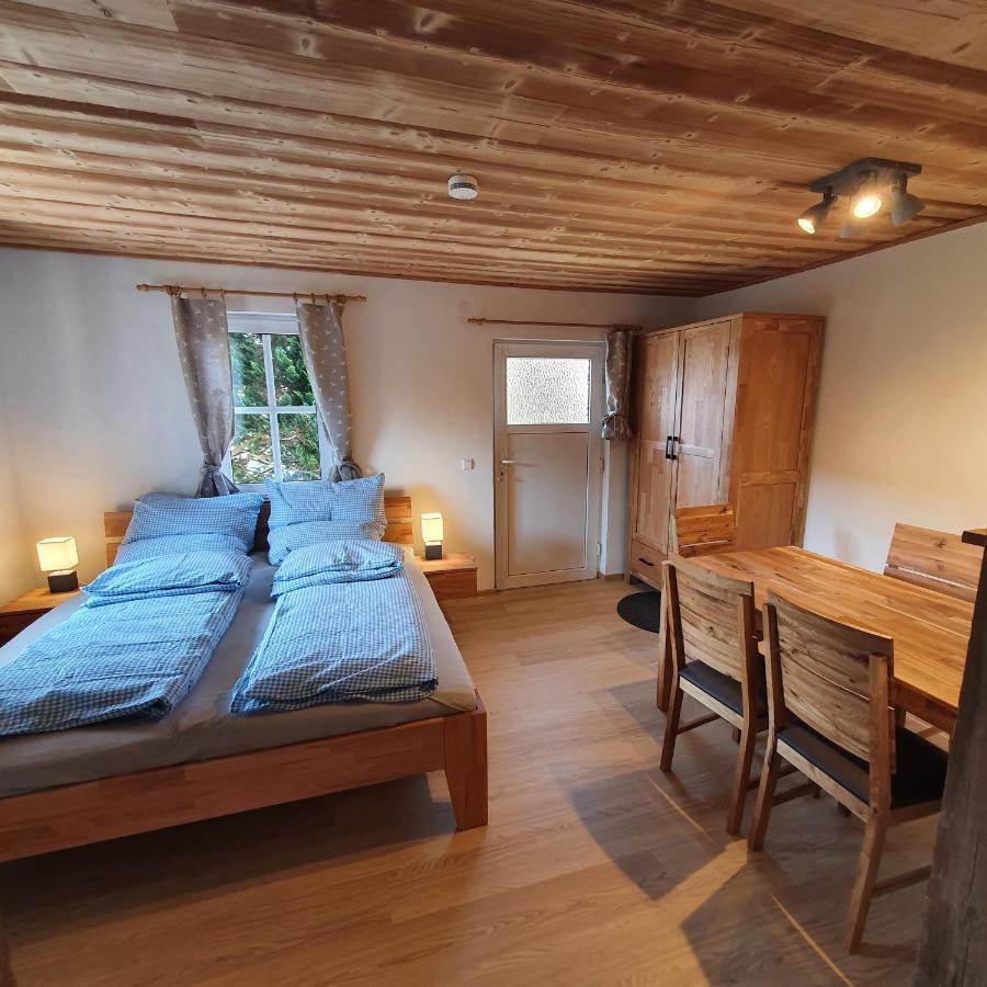 Alte Backstube - Ferienwohnung Huettenstube Und Ferienzimmer Auszeit Erkenbrechtsweiler エクステリア 写真