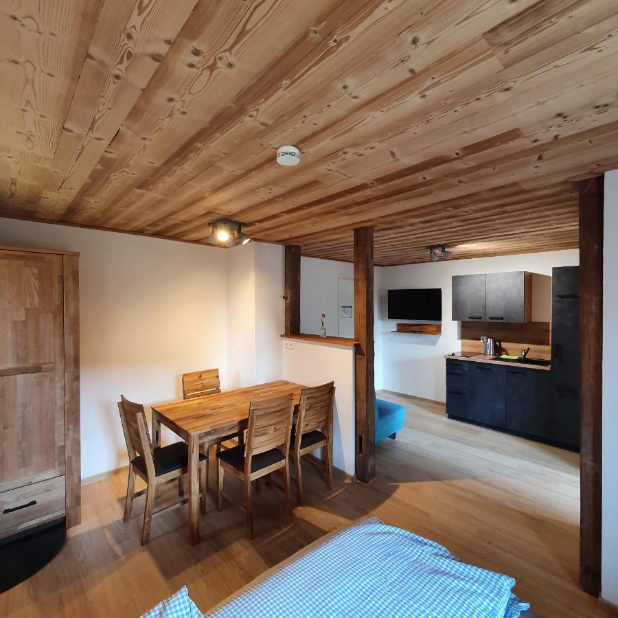 Alte Backstube - Ferienwohnung Huettenstube Und Ferienzimmer Auszeit Erkenbrechtsweiler エクステリア 写真