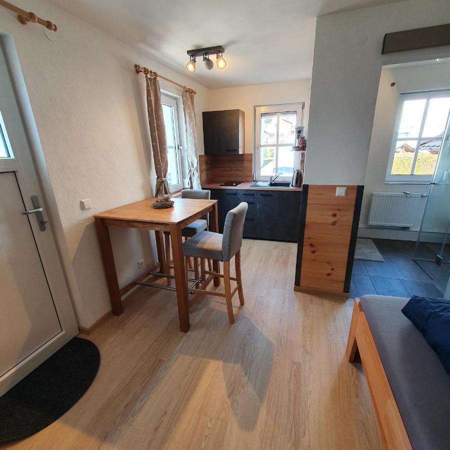 Alte Backstube - Ferienwohnung Huettenstube Und Ferienzimmer Auszeit Erkenbrechtsweiler エクステリア 写真