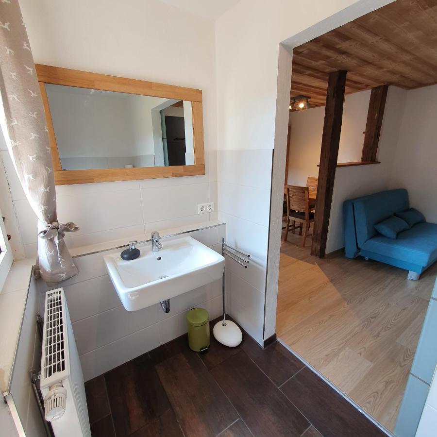 Alte Backstube - Ferienwohnung Huettenstube Und Ferienzimmer Auszeit Erkenbrechtsweiler エクステリア 写真