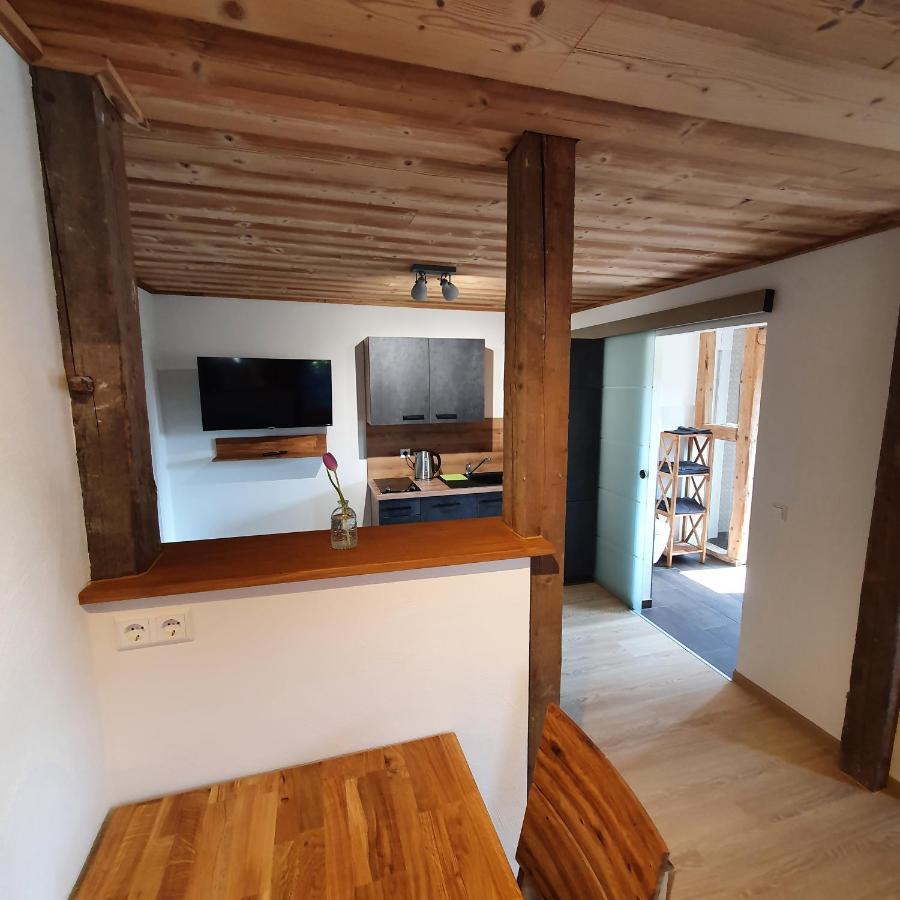 Alte Backstube - Ferienwohnung Huettenstube Und Ferienzimmer Auszeit Erkenbrechtsweiler エクステリア 写真