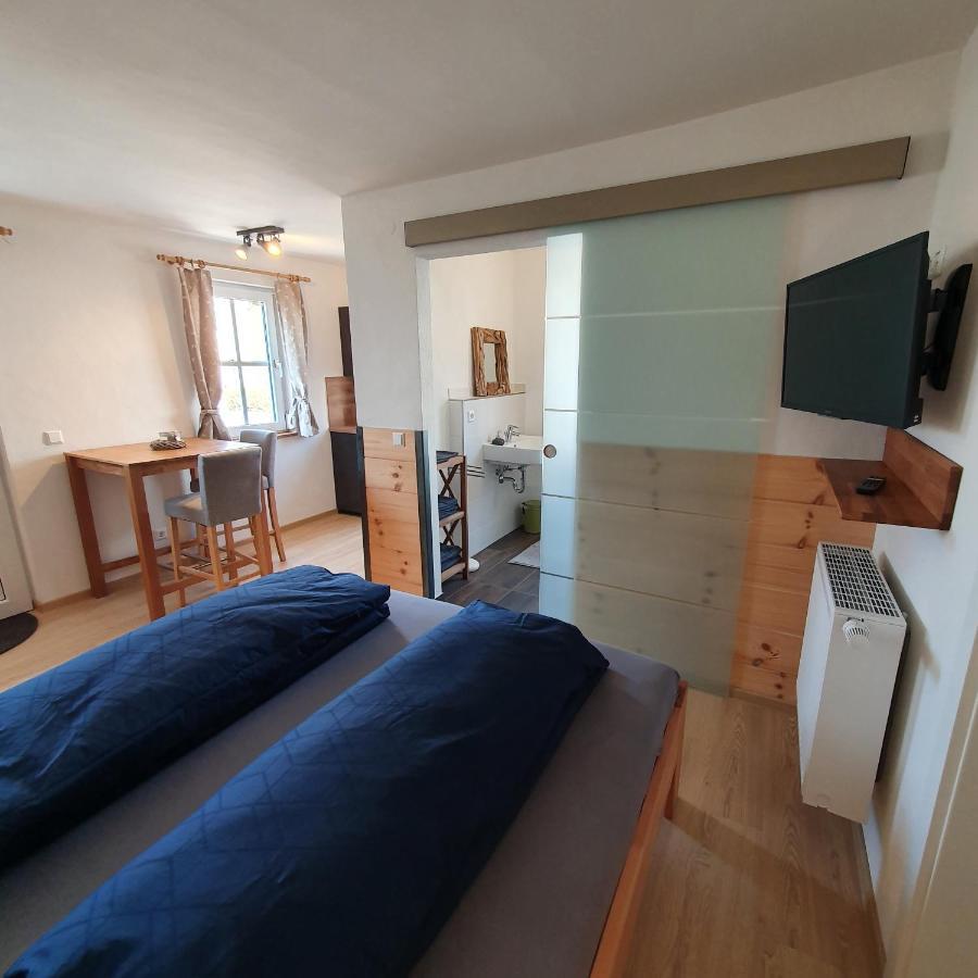 Alte Backstube - Ferienwohnung Huettenstube Und Ferienzimmer Auszeit Erkenbrechtsweiler エクステリア 写真