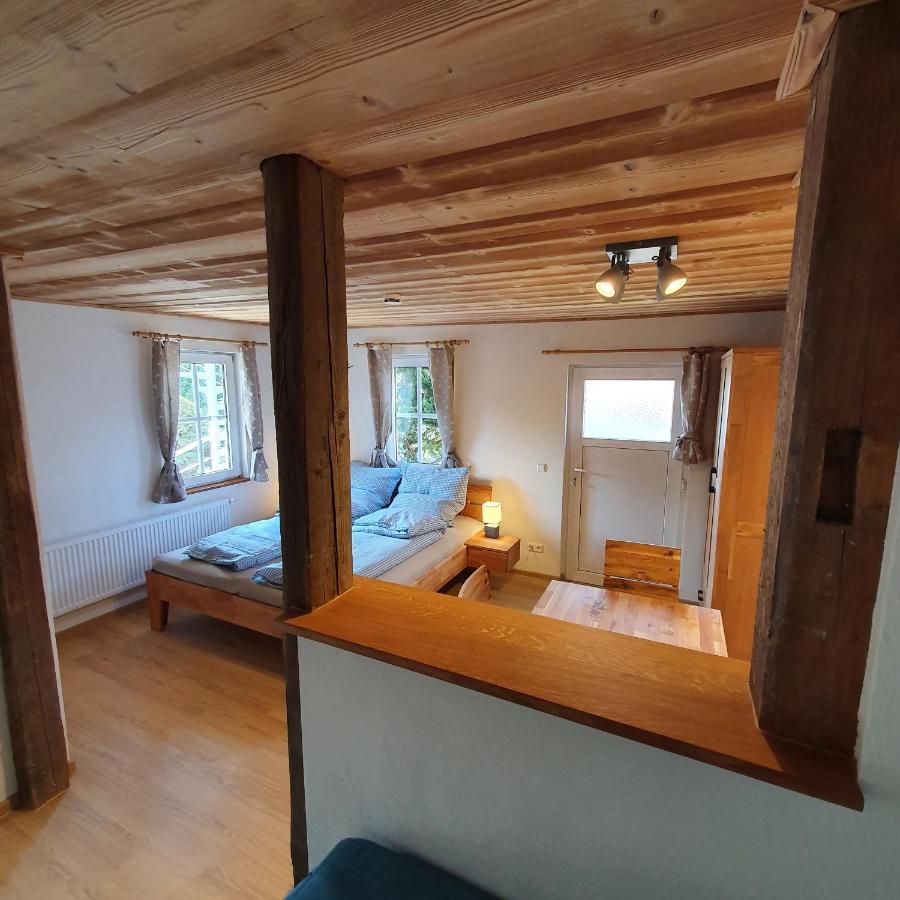 Alte Backstube - Ferienwohnung Huettenstube Und Ferienzimmer Auszeit Erkenbrechtsweiler エクステリア 写真