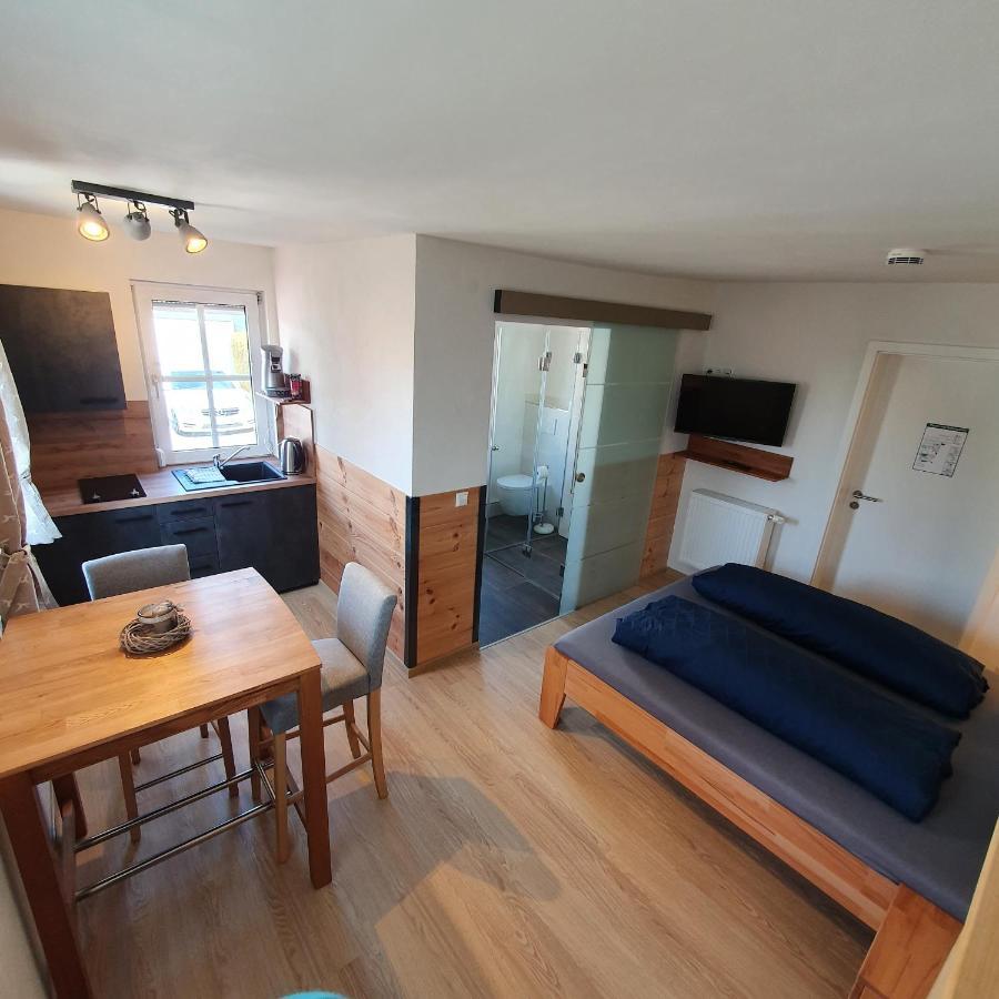 Alte Backstube - Ferienwohnung Huettenstube Und Ferienzimmer Auszeit Erkenbrechtsweiler エクステリア 写真