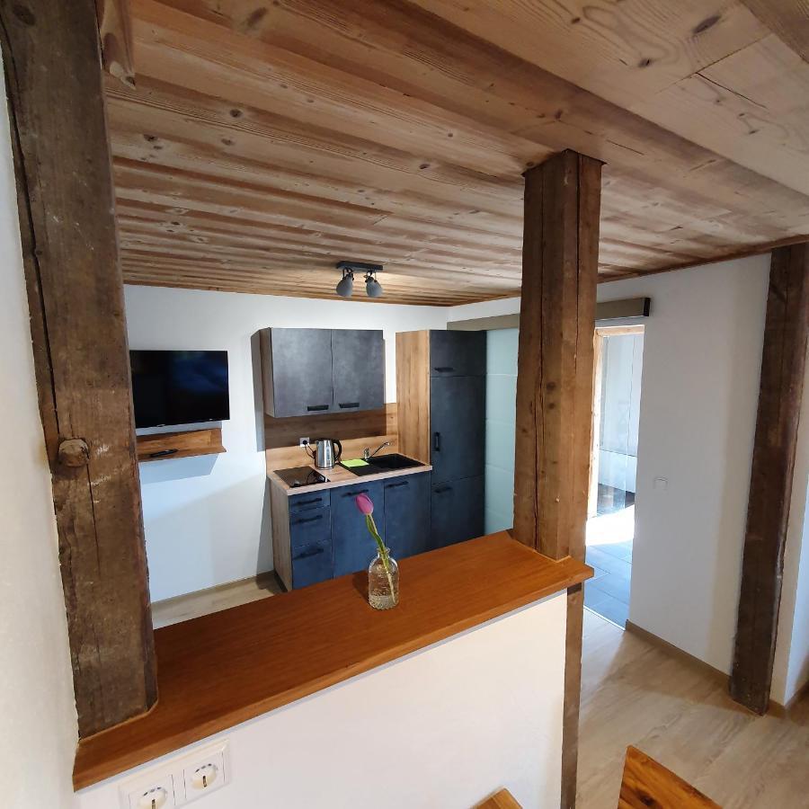 Alte Backstube - Ferienwohnung Huettenstube Und Ferienzimmer Auszeit Erkenbrechtsweiler エクステリア 写真