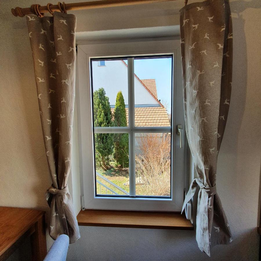 Alte Backstube - Ferienwohnung Huettenstube Und Ferienzimmer Auszeit Erkenbrechtsweiler エクステリア 写真